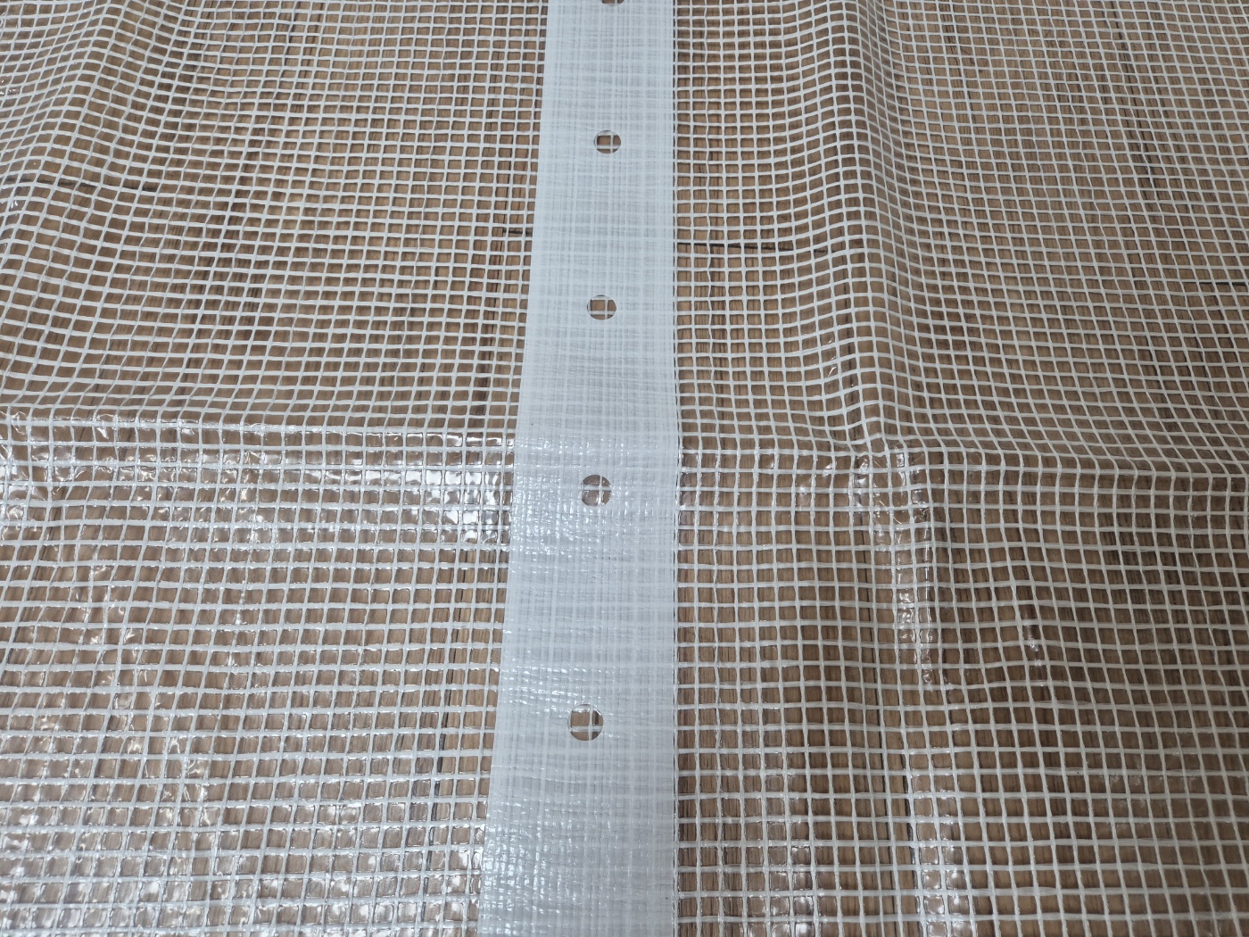 Imagen del producto PLASTICO PROTECTOR SOLAR PARA PLANTACIONES DE FRUTALES